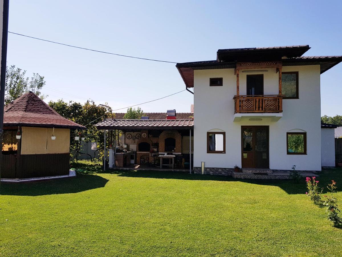 Villa La Bunicu Polovragi Exterior foto